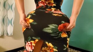 Crystal Lust gigászi popós milf-et megdúgják egy szextől füstölgő hotelszobában