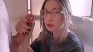 A lusta gamer fiatal cidázza a fazsat és mellkasába vesz duggást