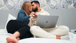 Tökéletes zsenge csábítja a szűz kant legelső randin - beleélvezés a punciba