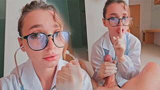 Kórházban végeztem egy gyönyörű nővérrel, aki a faszomat bámulta