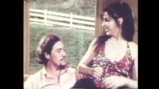 John Holmes nyalja a csaj szaftos punáját a retro pornóban